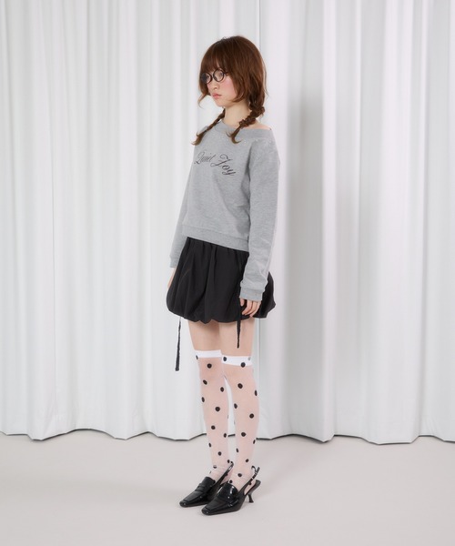FCMM(エフシーエムエム)の「【日本限定】OFF SHOULDER SWEAT PULLOVER / オフショルダースウェットプルオーバー(Tシャツ/カットソー・レディース・グレー/ネイビー・MEDIUM/SMALL)」の9枚目の写真