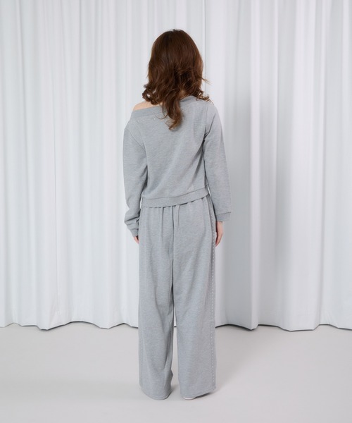 FCMM(エフシーエムエム)の「【日本限定】OFF SHOULDER SWEAT PULLOVER / オフショルダースウェットプルオーバー(Tシャツ/カットソー・レディース・グレー/ネイビー・MEDIUM/SMALL)」の18枚目の写真