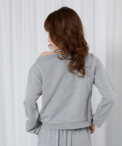 FCMM(エフシーエムエム)の「【日本限定】OFF SHOULDER SWEAT PULLOVER / オフショルダースウェットプルオーバー(Tシャツ/カットソー・レディース・グレー/ネイビー・MEDIUM/SMALL)」の14枚目の写真