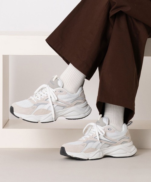 Reebok(リーボック)の「チャージ ラン / REEBOK CHARGE RUN(スニーカー・メンズ・ライトベージュ/ライトグレー/ブラウン/ダークグレー・31cm/30.0cm/29.0cm/28.5cm/28.0cm/27.5cm/27.0cm/26.5cm/26.0cm/25.5cm/24.5cm/25.0cm)」の4枚目の写真