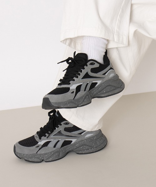 Reebok(リーボック)の「チャージ ラン / REEBOK CHARGE RUN(スニーカー・メンズ・ライトベージュ/ライトグレー/ブラウン/ダークグレー・31cm/30.0cm/29.0cm/28.5cm/28.0cm/27.5cm/27.0cm/26.5cm/26.0cm/25.5cm/24.5cm/25.0cm)」の2枚目の写真