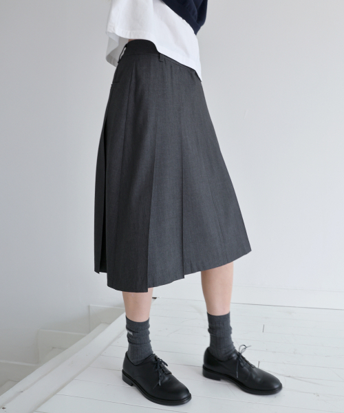 LEVAR(レバー)の「Wide Pleat Midi Skirt - Charcoal(スカート・レディース・その他・SMALL/MEDIUM)」の1枚目の写真