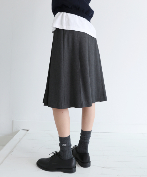 LEVAR(レバー)の「Wide Pleat Midi Skirt - Charcoal(スカート・レディース・その他・SMALL/MEDIUM)」の2枚目の写真