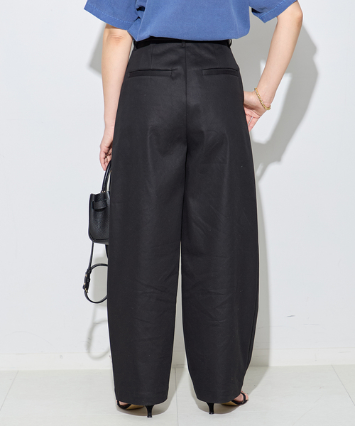 journal standard L'essage（ジャーナルスタンダードレサージュ）の「《追加5》【金子綾さん着用】CP タックチノパンツ（チノパンツ・レディース・ブラック/ベージュ・40/38/36/34）」の7枚目の写真