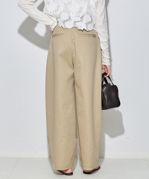 journal standard L'essage（ジャーナルスタンダードレサージュ）の「《追加5》【金子綾さん着用】CP タックチノパンツ（チノパンツ・レディース・ブラック/ベージュ・40/38/36/34）」の18枚目の写真