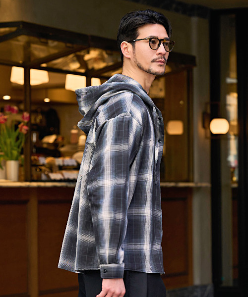 CavariA（キャバリア）の「『CavariA/キャバリア』先染めフードシャツ（シャツ/ブラウス・メンズ・ブラック/ホワイト/ブルー・M/L）」の7枚目の写真