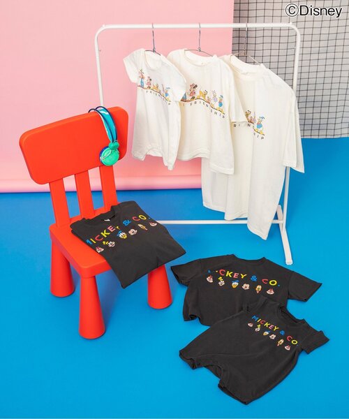 Disney（ディズニー）の「【リンク】【ディズニー】ミッキー＆フレンズ/バラエティTシャツ（Tシャツ/カットソー・キッズ・チャコール/イエロー/ピンク/グリーン/オフホワイト/ブルー・110/100/90/80/140/130/120）」の13枚目の写真
