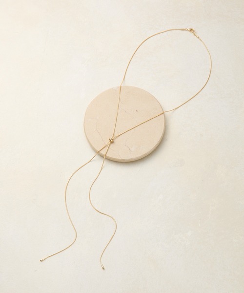 COLONY 2139（コロニートゥーワンスリーナイン）の「スレンダードロップループタイ（ネックレス・レディース・ゴールド/シルバー・FREE）」の2枚目の写真