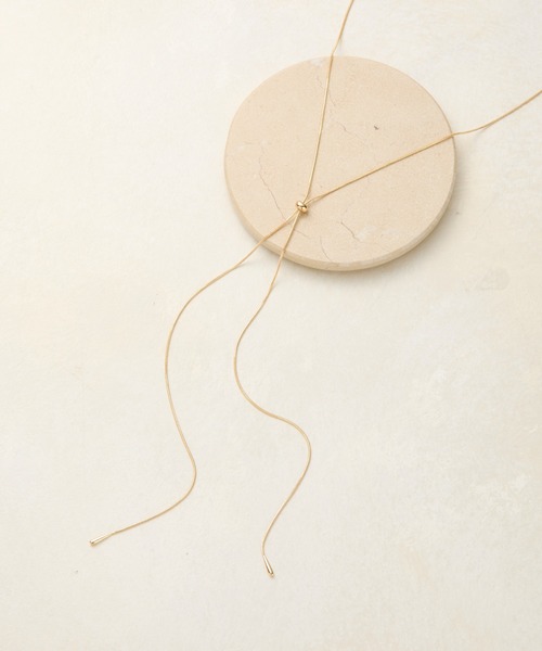 COLONY 2139（コロニートゥーワンスリーナイン）の「スレンダードロップループタイ（ネックレス・レディース・ゴールド/シルバー・FREE）」の5枚目の写真