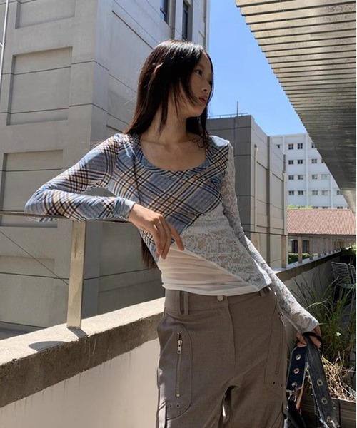AsheKsha（アシクシャ）の「Y2Kスタイルのレース柄スリムフィット長袖（Tシャツ/カットソー・レディース・ブルー・F）」の17枚目の写真