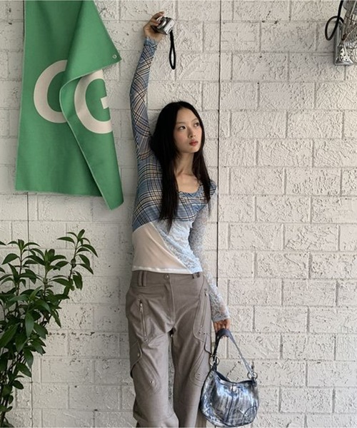 AsheKsha（アシクシャ）の「Y2Kスタイルのレース柄スリムフィット長袖（Tシャツ/カットソー・レディース・ブルー・F）」の19枚目の写真