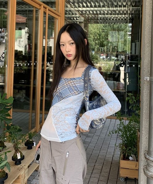 AsheKsha（アシクシャ）の「Y2Kスタイルのレース柄スリムフィット長袖（Tシャツ/カットソー・レディース・ブルー・F）」の21枚目の写真