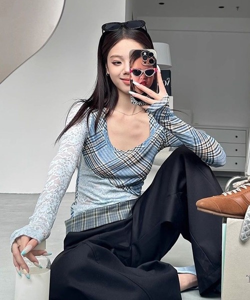 AsheKsha（アシクシャ）の「Y2Kスタイルのレース柄スリムフィット長袖（Tシャツ/カットソー・レディース・ブルー・F）」の5枚目の写真