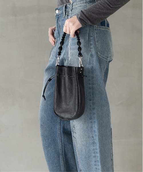 Senti(センティ)の「SENTI Dyneema Leather MEDICINE BAG M+HAND STRAP / ダイニーマレザー メディスンバッグ M+ハンドストラップ(ショルダーバッグ・メンズ・ブラック系その他/ブラック・FREE)」の1枚目の写真