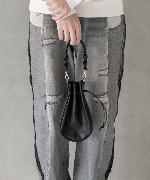 Senti(センティ)の「SENTI Dyneema Leather MEDICINE BAG M+HAND STRAP / ダイニーマレザー メディスンバッグ M+ハンドストラップ(ショルダーバッグ・メンズ・ブラック系その他/ブラック・FREE)」の5枚目の写真