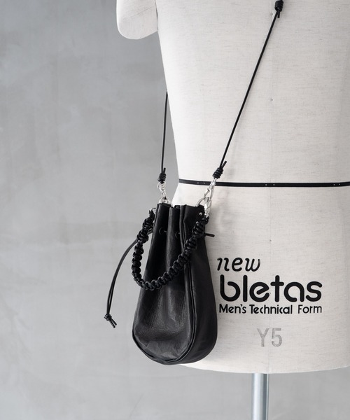 Senti(センティ)の「SENTI Dyneema Leather MEDICINE BAG M+HAND STRAP / ダイニーマレザー メディスンバッグ M+ハンドストラップ(ショルダーバッグ・メンズ・ブラック系その他/ブラック・FREE)」の7枚目の写真