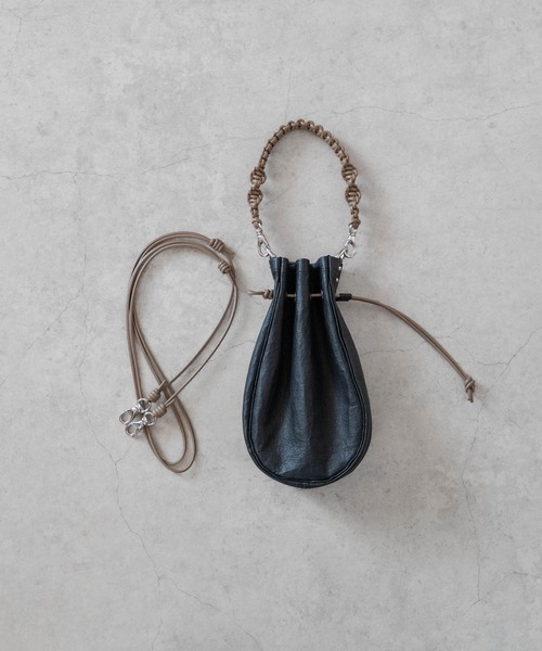 Senti(センティ)の「SENTI Dyneema Leather MEDICINE BAG M+HAND STRAP / ダイニーマレザー メディスンバッグ M+ハンドストラップ(ショルダーバッグ・メンズ・ブラック系その他/ブラック・FREE)」の8枚目の写真