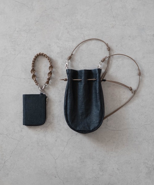 Senti(センティ)の「SENTI Dyneema Leather MEDICINE BAG M+HAND STRAP / ダイニーマレザー メディスンバッグ M+ハンドストラップ(ショルダーバッグ・メンズ・ブラック系その他/ブラック・FREE)」の10枚目の写真