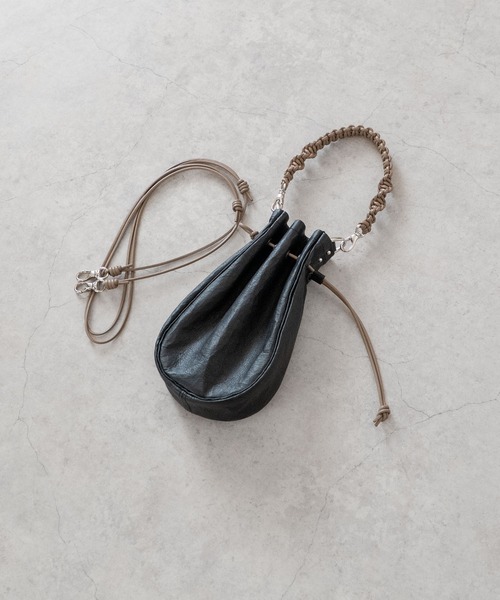 Senti(センティ)の「SENTI Dyneema Leather MEDICINE BAG M+HAND STRAP / ダイニーマレザー メディスンバッグ M+ハンドストラップ(ショルダーバッグ・メンズ・ブラック系その他/ブラック・FREE)」の11枚目の写真
