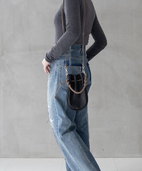Senti(センティ)の「SENTI Dyneema Leather MEDICINE BAG M+HAND STRAP / ダイニーマレザー メディスンバッグ M+ハンドストラップ(ショルダーバッグ・メンズ・ブラック系その他/ブラック・FREE)」の14枚目の写真