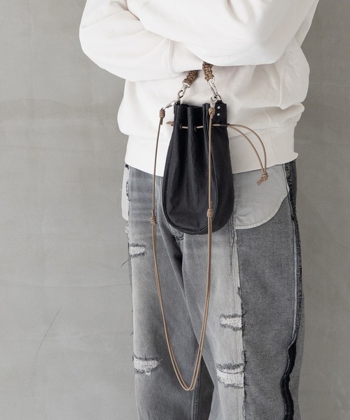 Senti(センティ)の「SENTI Dyneema Leather MEDICINE BAG M+HAND STRAP / ダイニーマレザー メディスンバッグ M+ハンドストラップ(ショルダーバッグ・メンズ・ブラック系その他/ブラック・FREE)」の21枚目の写真
