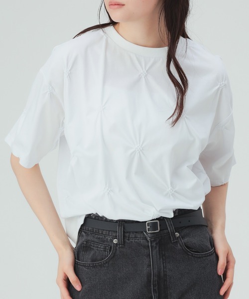 BEAMS HEART(ビームスハート)の「ピン刺繍 Tシャツ(Tシャツ/カットソー・レディース・ブラック/オフホワイト/レッド・FREE)」の1枚目の写真