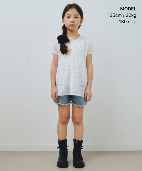 MUSINSA STANDARD KIDS（ムシンサスタンダードキッズ）の「カットオフデニムミニショーツ[ライトインディゴ]（その他パンツ・レディース・その他・110/120/130/140/150/160）」の2枚目の写真