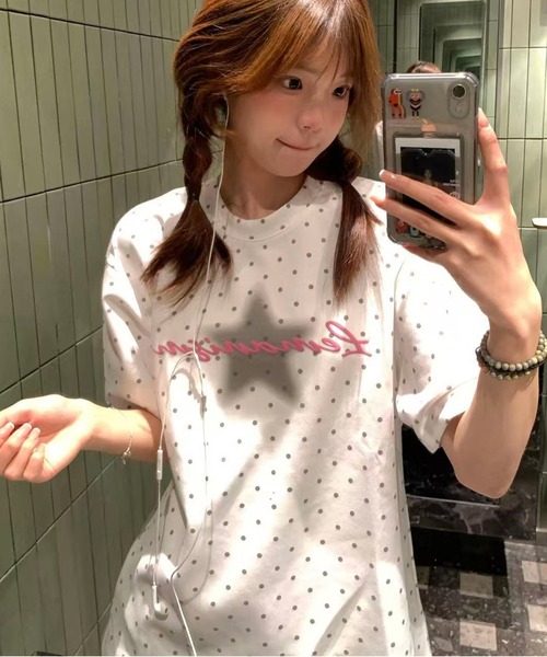 AsheKsha(アシクシャ)の「キュートでクールなドット柄のルーズフィット半袖Tシャツ(Tシャツ/カットソー・レディース・ホワイト・M)」の3枚目の写真