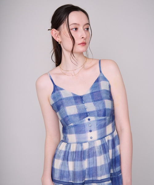 MISCH MASCH(ミッシュマッシュ)の「2026春夏新作 チェック柄ティアードキャミワンピース(ワンピース・レディース・ベージュ/ブルー・フリ-)」の8枚目の写真