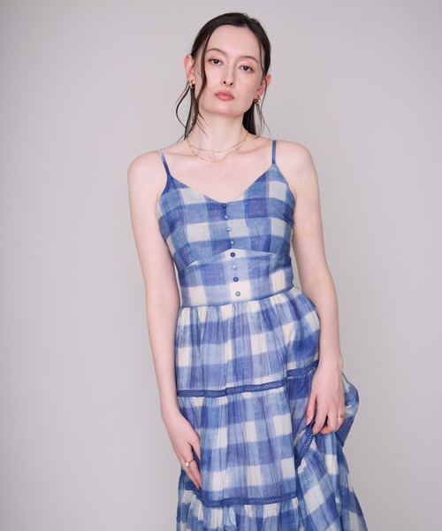 MISCH MASCH(ミッシュマッシュ)の「2026春夏新作 チェック柄ティアードキャミワンピース(ワンピース・レディース・ベージュ/ブルー・フリ-)」の9枚目の写真
