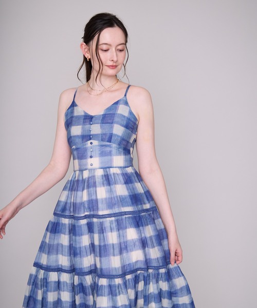 MISCH MASCH(ミッシュマッシュ)の「2026春夏新作 チェック柄ティアードキャミワンピース(ワンピース・レディース・ベージュ/ブルー・フリ-)」の15枚目の写真