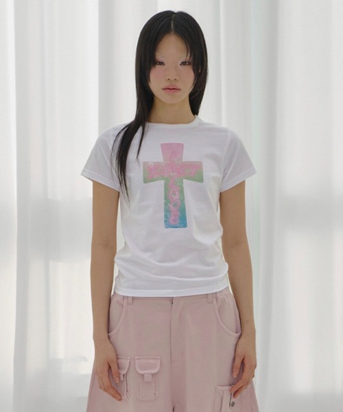 FANCY CLUB(ファンシークラブ)の「【FANCY CLUB】FROSS GLOSSY TEE / 【ファンシークラブ】フロスグロッシークロス半袖Tシャツ(Tシャツ/カットソー・レディース・ブラック/ホワイト・ONE SIZE)」の6枚目の写真