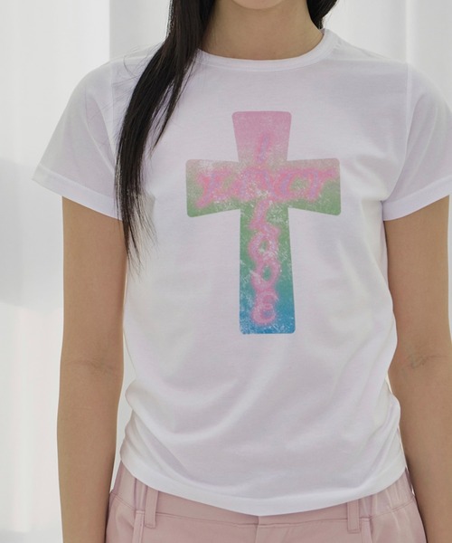 FANCY CLUB(ファンシークラブ)の「【FANCY CLUB】FROSS GLOSSY TEE / 【ファンシークラブ】フロスグロッシークロス半袖Tシャツ(Tシャツ/カットソー・レディース・ブラック/ホワイト・ONE SIZE)」の4枚目の写真