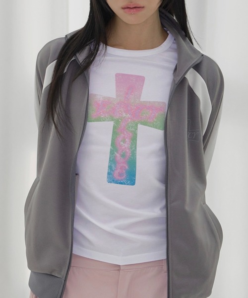 FANCY CLUB(ファンシークラブ)の「【FANCY CLUB】FROSS GLOSSY TEE / 【ファンシークラブ】フロスグロッシークロス半袖Tシャツ(Tシャツ/カットソー・レディース・ブラック/ホワイト・ONE SIZE)」の5枚目の写真