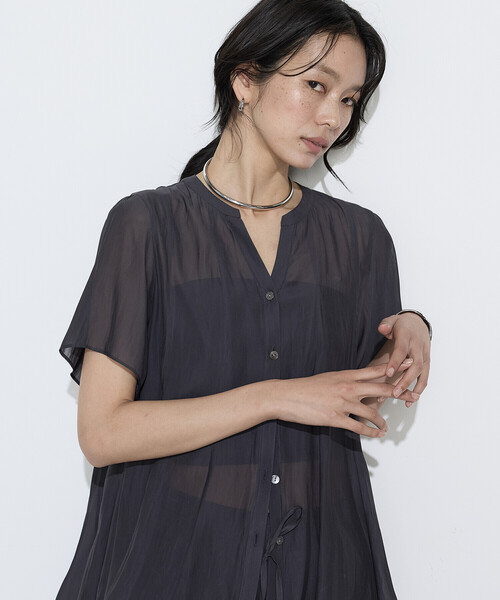 K.T KIYOKO TAKASE(キヨコタカセ)の「【セットアップ対応】カッセンシフォンオーガンジー フレアブラウス(シャツ/ブラウス・レディース・サックスブルー/チャコール/ベージュ・9号/11号)」の7枚目の写真
