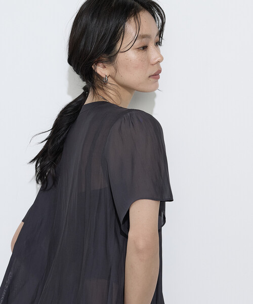 K.T KIYOKO TAKASE(キヨコタカセ)の「【セットアップ対応】カッセンシフォンオーガンジー フレアブラウス(シャツ/ブラウス・レディース・サックスブルー/チャコール/ベージュ・9号/11号)」の8枚目の写真