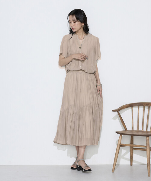 K.T KIYOKO TAKASE(キヨコタカセ)の「【セットアップ対応】カッセンシフォンオーガンジー フレアブラウス(シャツ/ブラウス・レディース・サックスブルー/チャコール/ベージュ・9号/11号)」の10枚目の写真