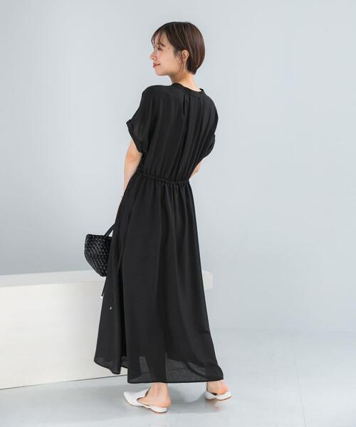 URBAN RESEARCH ROSSO WOMEN(アーバンリサーチ ロッソ)の「ウォッシャブルセミシアー2WAYネックワンピース(ワンピース・レディース・ブルー/ブラウン/ブラック・FREE)」の15枚目の写真