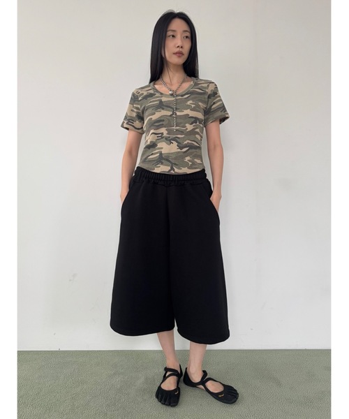 Didot.showroom（ディドット ショールーム）の「カーブライン バミューダ スウェットパンツ（スウェットパンツ・レディース・ブラック/スカイブルー/ブラウン/グレー・FREE）」の2枚目の写真