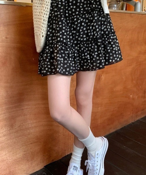 mielu(ミエル)の「フラワーティアードミニスカート(スカート・レディース・ブラック・LARGE)」の6枚目の写真