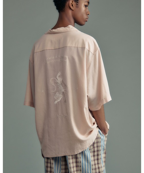 ADAM PATEK(アダムパテック)の「ADAMPATEK/tiger embroidery short sleeve shirt/刺繍入りテンセルオープンカラーシャツ(AP2615033)(シャツ/ブラウス・レディース・ブラック/ホワイト/ピンク・1/2)」の3枚目の写真
