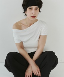 ドレープタイトオフショルダートップ / Draped Tight Off-Shoulder Top