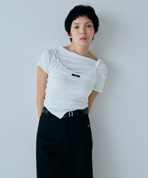 VION(ヴィオン)の「ドレープタイトオフショルダートップ / Draped Tight Off-Shoulder Top(Tシャツ/カットソー・レディース・ホワイト/ブラック・FREE)」の14枚目の写真