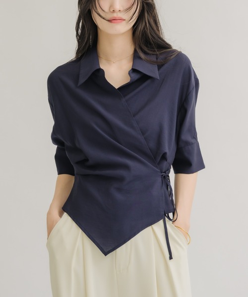 NEUNA(ヌナ)の「【着るだけでウエスト爆誕!!】カシュクールリボンハーフスリーブシャツ(シャツ/ブラウス・レディース・アイボリー/ネイビー・FREE)」の1枚目の写真