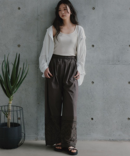 slattgir(スラットジール)の「高身長 綿100%裾刺しゅうパンツ(トールサイズ)Essenave(その他パンツ・レディース・ブラック/チャコール/カーキ・TM/TL/TLL/T3L/T4L/T5L)」の14枚目の写真