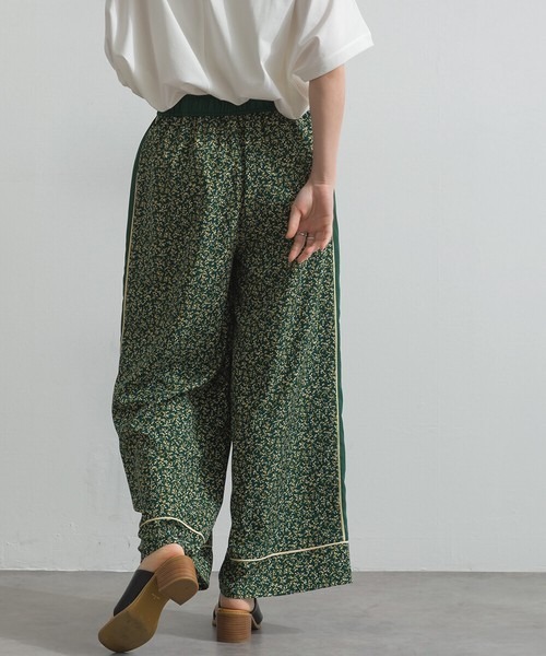 le colis(ルコリ)の「総柄プリント パイピング ストレート パンツ(その他パンツ・レディース・ブラウン系その他/ベージュ系その他/グリーン系その他/ブラック系その他・FREE)」の16枚目の写真