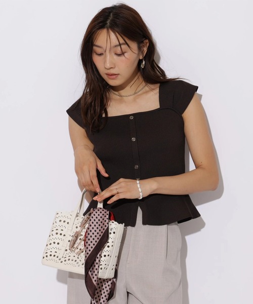 JUSGLITTY(ジャスグリッティー)の「ペプラムビスチェニット(ニット/セーター・レディース・ホワイト/レッド/ブラウン/ブラック系その他・2)」の3枚目の写真