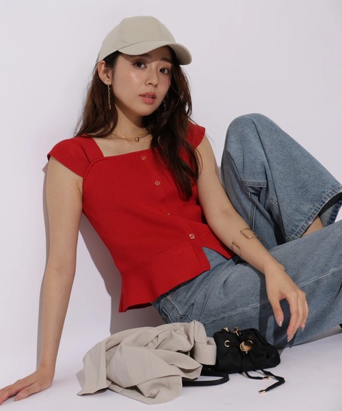 JUSGLITTY(ジャスグリッティー)の「ペプラムビスチェニット(ニット/セーター・レディース・ホワイト/レッド/ブラウン/ブラック系その他・2)」の4枚目の写真
