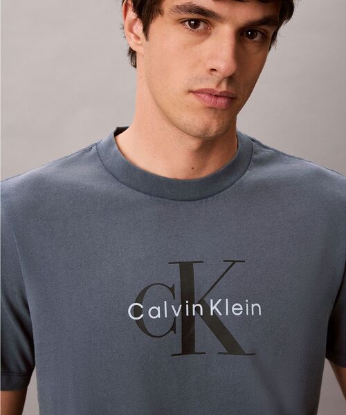 Calvin Klein(カルバン・クライン)の「ショートスリーブ20SモノグラムTシャツ(Tシャツ/カットソー・メンズ・グリーン系その他/ダークグレー/ブラック・M/S/XL/L)」の3枚目の写真