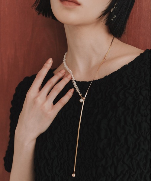 kaene(カエン)の「ウェーブラインパールネックレス(ネックレス・レディース・シルバー/ゴールド・FREE)」の2枚目の写真